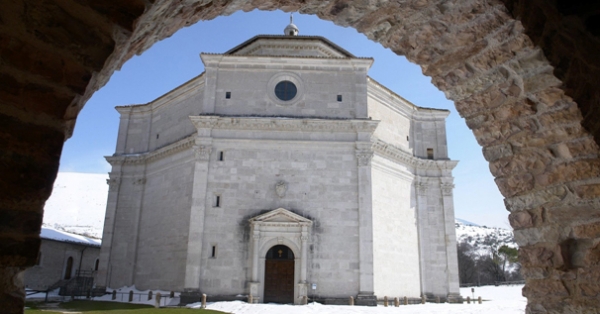 Visita al Santuario di Macereto, menu degustazione e ciaspolata